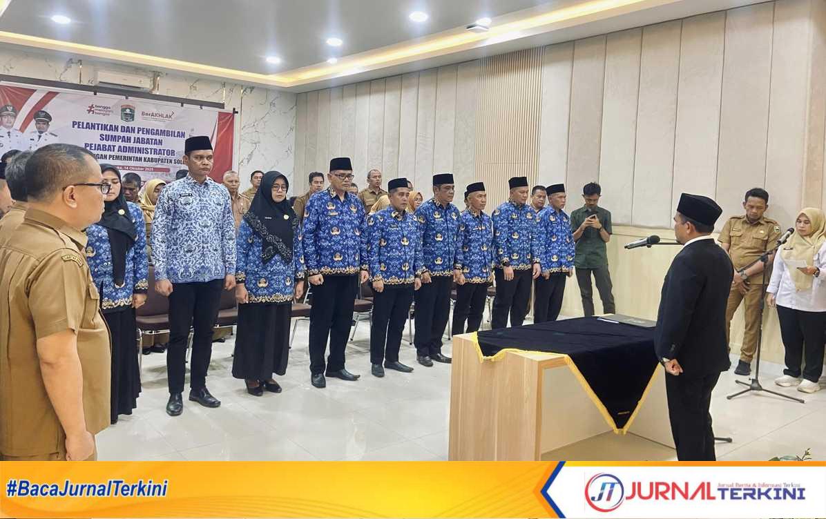 IMG_20251015_053950-transformed Pelantikan Pejabat Administrator Lingkup Pemkab Solok. (Foto DiskominfokabSolok).