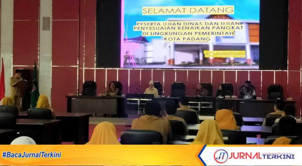 Ujian dinas dan ujian kenaikan pangkat lingkup Pemko Padang. (Foto Kominfo Padang).