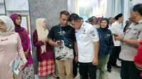 Pi7_Tool_IMG-20251002-WA0100 Ketua PWI Kab Solok, Weluril bersama Bupati Jon F Pandu usai jumpa pers pada Rabu (1/10/2025). (Foto DiskominfokabSolok).