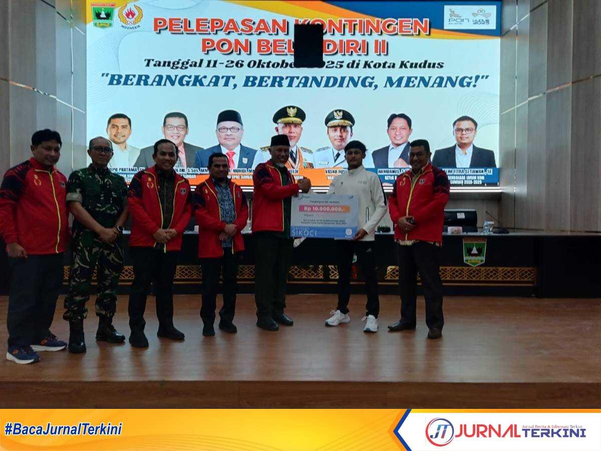Gubernur Sumbar saat Pelepasan Kontingen PON Beladiri. (Foto Adpim Sumbar).