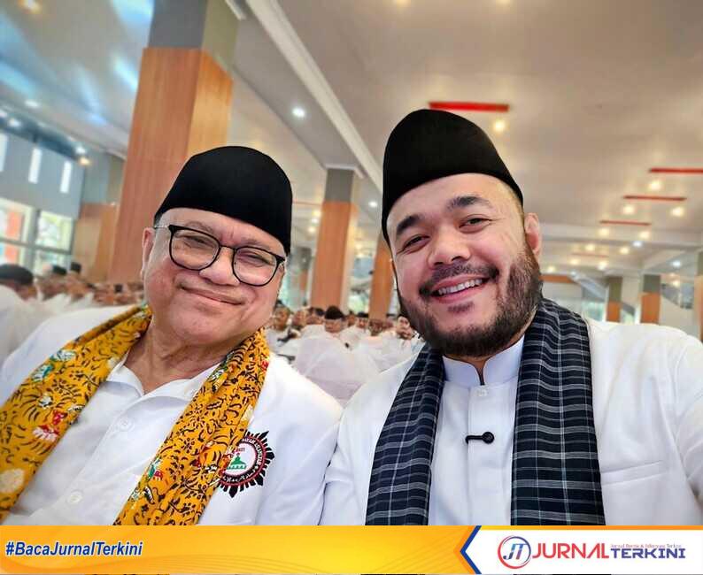 Fadly Amran bersama Osman Sapta Odang pada kegiatan dimulainya Renovasi Hotel Kryad Bumi Minang oleh OSO group. (Foto Kominfo Padang).