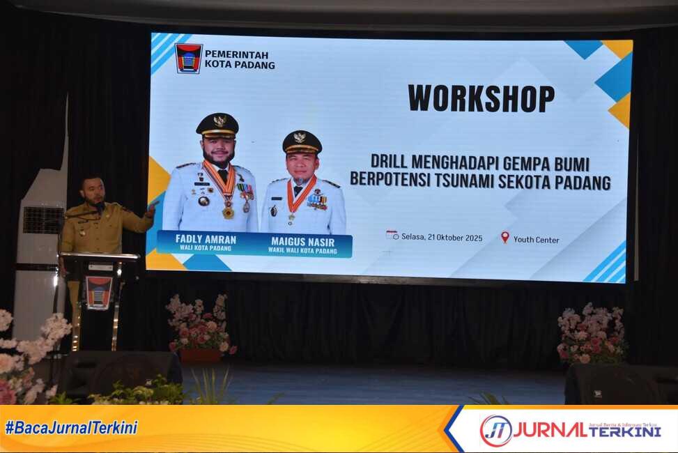Walikota Padang saat menghadiri Workshop Kesiapsiagaan Gempa dan Tsunami di Padang. (Foto Kominfo Padang).