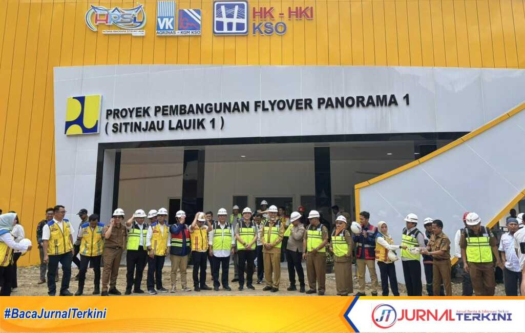Gubernur Sumbar dan Kemenko Infraswil saat meninjau pembangunan Fly Over Sitinjau Lauik. (Foto Adpim Sumbar).