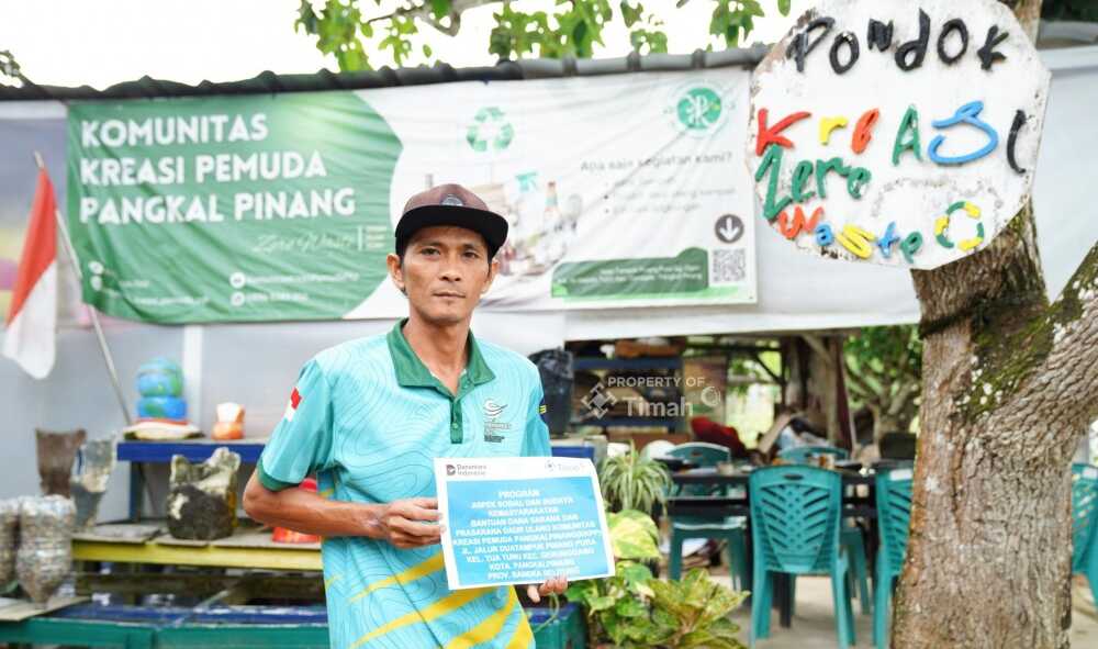 PT Timah Tbk memberikan dukungan kepada Komunitas Kreasi Pemuda Pangkalpinang yang berfokus mengolah sampah daur ulang menjadi produk bernilai ekonomi. (timah)