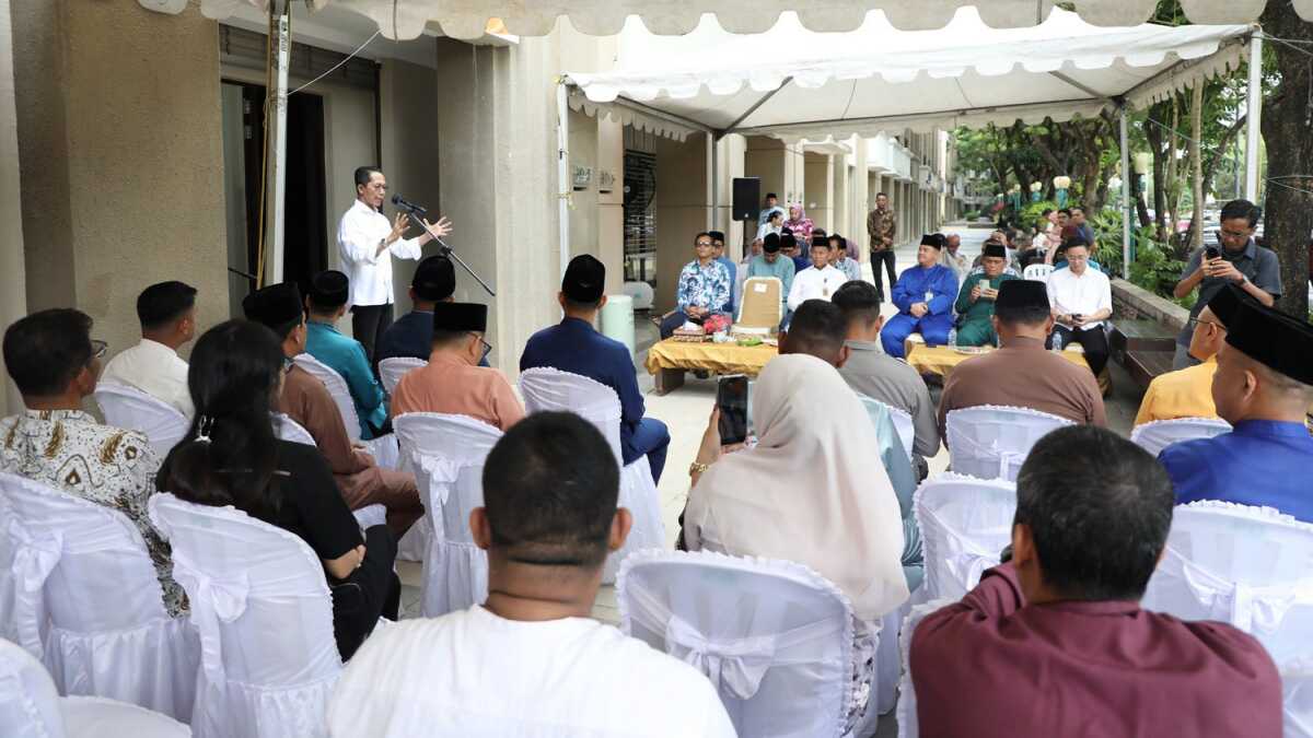 BPBD Batam Wali Kota Batam, Amsakar Achmad, menghadiri acara syukuran penempatan kantor baru Badan Penanggulangan Bencana Daerah (BPBD) dan Badan Riset dan Inovasi Daerah (Brida) Kota Batam di Orchad Park Blok D3 Batam Centre, Jumat (3/10/2025). (Diskominfo Batam)