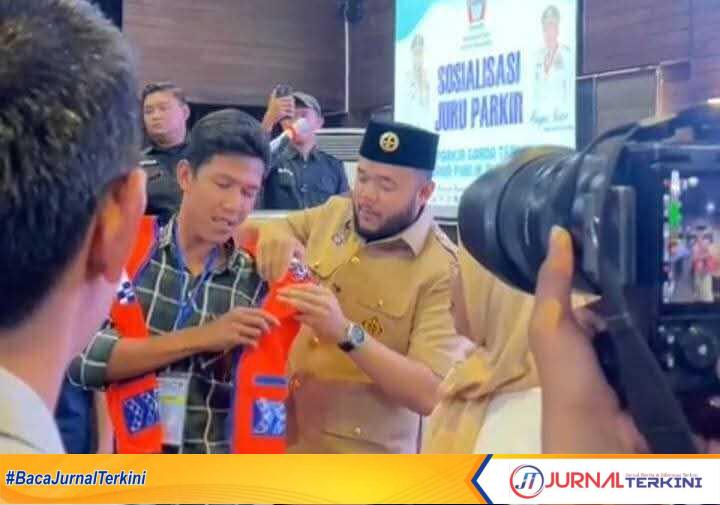 Sosialisasi kualitas juru parkir di Kota Padang. (Foto Kominfo Padang).