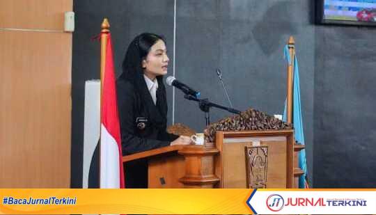Bupati Dharmasraya Annisa Suci Ramadhani dalam rapat paripurna membahas APBD 2026 di DPRD Dharmasraya. (JurnalTerkini.id/brando)