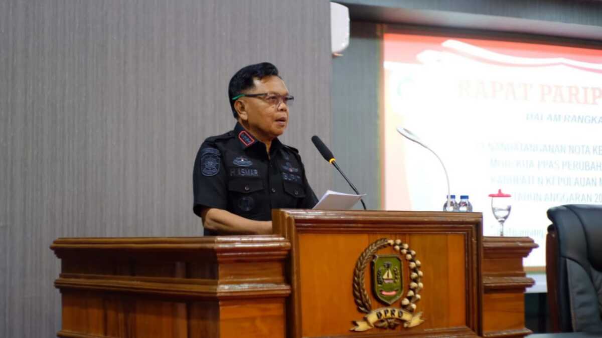 Bupati Meranti menyampaikan Nota Keuangan Rancangan Perubahan APBD 2025 dalam rapat paripurna di Balai Sidang DPRD Kepulauan Meranti, Rabu (17/9/2025). (Dokumentasi pribadi)