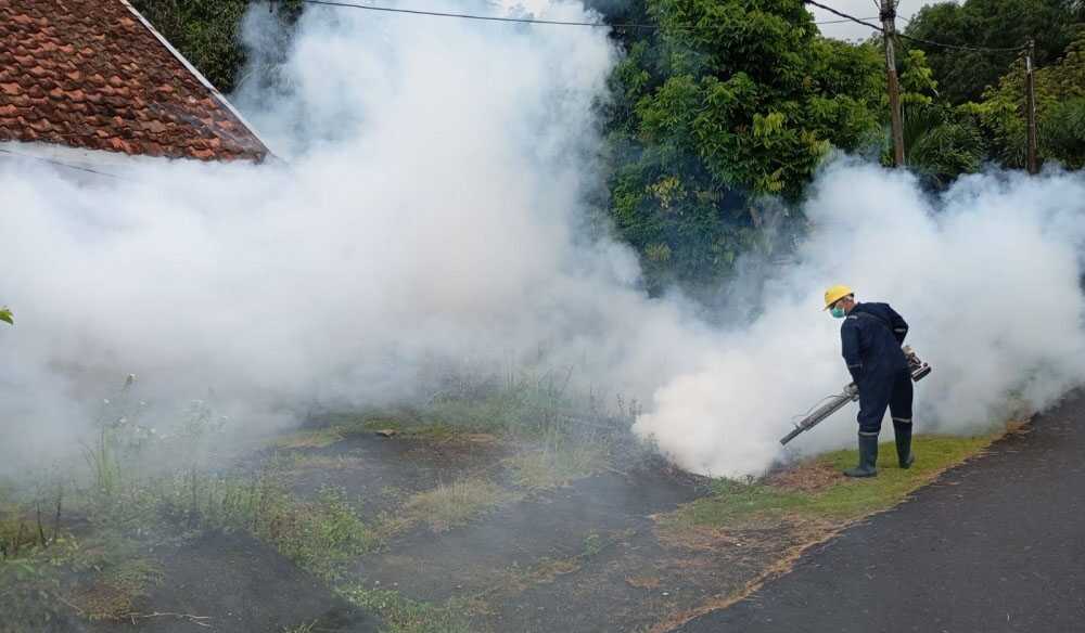 pt timah cegah dbd PT Timah melalui Divisi Processing Refinery fogging (pengasapan) untuk mencegah Demam Berdarah Dengue (DBD) di wilayah operasional. (timah)