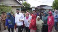 Wali Kota Padang, Fadly Amran saat mengujungi kelurahan padang pasir. (Foto Kominfo Padang).