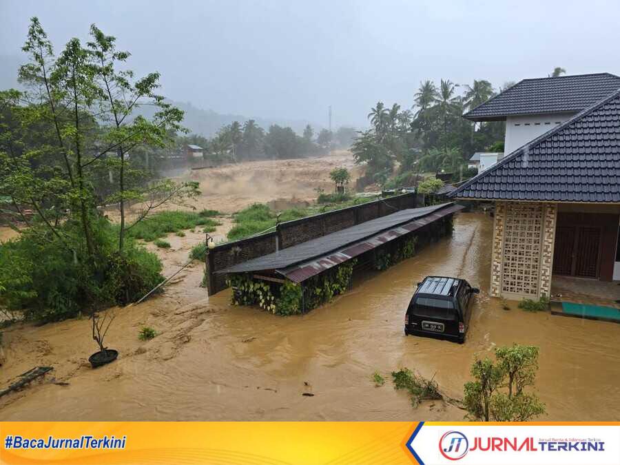 result_FB_IMG_1764346277360 Banjir melanda Kota Padang. (Foto Dion/jurnalterkini.id ).