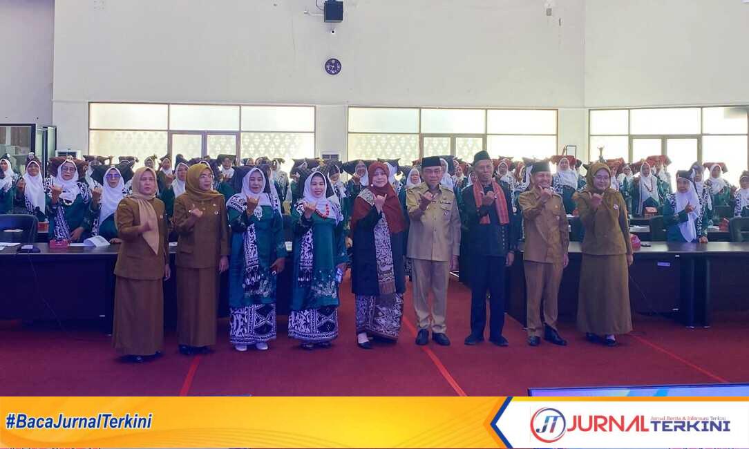Sosialisasi Penguatan Lembaga Adat yang dihadiri seluruh Bundo Kanduang lingkup Kota Padang. (Foto Kominfo Padang).