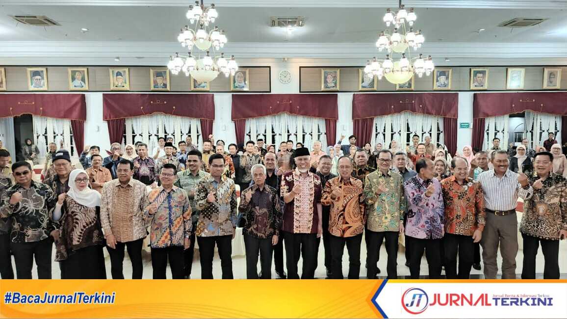 result_IMG-20251107-WA0017 Gubernur Mahyeldi saat menerima anggota Forum Majelis Wali Amanat Perguruan Tinggi Negeri Berbadan Hukum se-Indonesia. (Foto Adpim Sumbar).