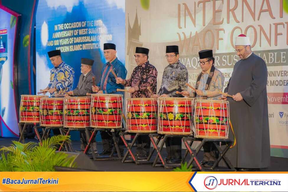 result_IMG-20251115-WA0083 Pembukaan Konferensi Wakaf Internasional 2025 di Padang pada Sabtu (15/11/2025). (Foto Adpim Sumbar).