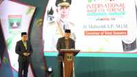 Gubernur Sumbar saat berbicara pada kegiatan Konferensi Wakaf Internasional 2025 di Padang. (Foto Adpim Sumbar).