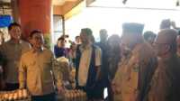 result_IMG-20251118-WA0043 Mendag RI, Budi Santoso bersama Gubernur Sumbar, Mahyeldi Ansharullah meninjau pergerakan harga kebutuhan pokok di Pasar Raya Padang. (Foto Adpim Sumbar).