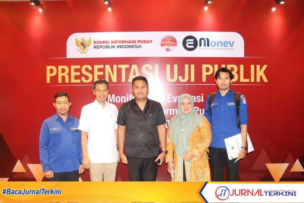 Wagub Sumbar, Vasco Ruseime saat memaparkan strategi baru dalam memperluas akses informasi publik di KI Pusat. (Foto Adpim Sumbar).