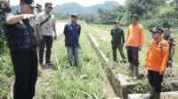result_IMG-20251123-WA0030 Gubernur Sumbar, Mahyeldi Ansharullah bersama BPBD saat meninjau kesiapan daerah di Sumbar dalam menghadapi bencana. (Foto Adpim Sumbar).