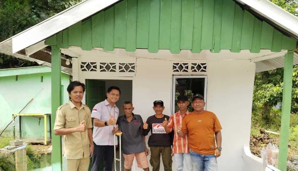 rumah layak huni pt timah di Karimun PT Timah memberikan bantuan rehabilitasi rumah Usman, warga Desa Perayun, Kecamatan Kundur Utara, Kabupaten Karimun. (Timah)