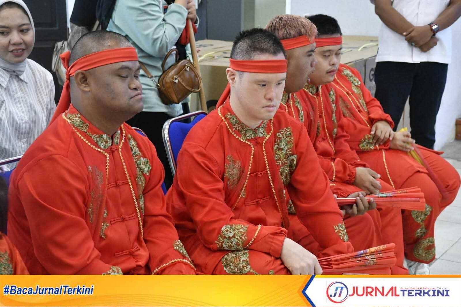 Para penyandang disabilitas terdampak banjir bandang di Kota Padang. (Foto Kominfo Padang).
