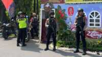 Anggota Polres Tegal Kota,Pengamanan Natal dan Tahun baru, Kamis (25/12). (Sumber Foto : Humas Polres Tegal Kota)