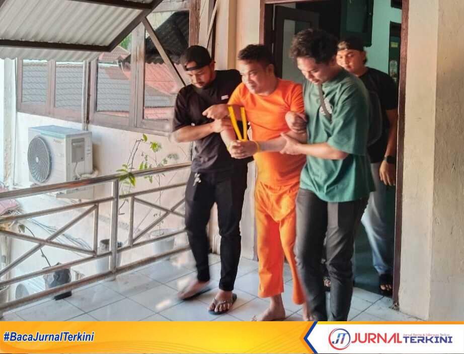 Ket Foto: DPO Iwan Tanjung saat di Bawa ke Mapolres Inhil