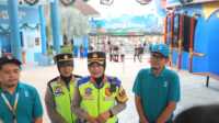 AKBP Ratna Quratul Ainy, S.I.K., M.Si., turun langsung memimpin patroli ke berbagai lokasi wisata pada Perayaan dan ibadah Natal 2025 di wilayah Kabupaten. Kamis (25/12/25)./Dok.Foto.Jk_Zed.(jurnalterkini.id/Ponco)