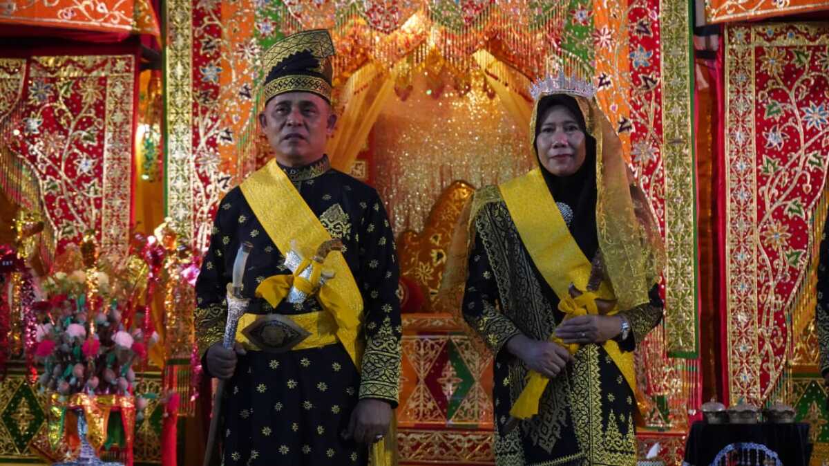 Bupati Inhil Herman Terima Gelar Adat Datuk Seri Setia Amanah