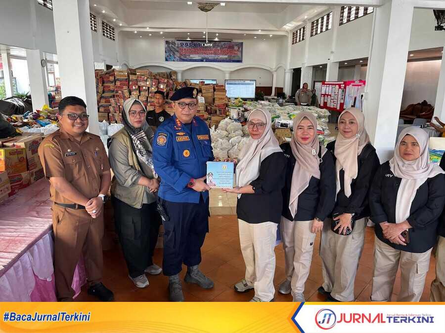 Pemko Bandar Lampung kirimkan bantuan untuk bencana di Kota Padang. (Foto Kominfo Padang).