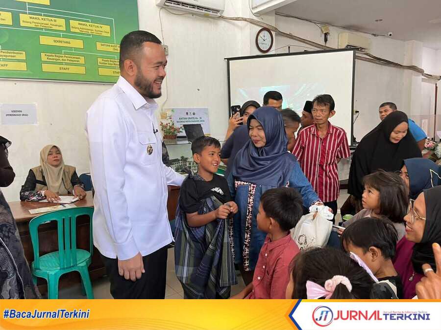 Acara khitanan gratis di Baznas Kota Padang. (Foto Kominfo Padang).