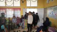 result_IMG-20251129-WA0040 Bupati Solok saat meninjau dan salurkan bantuan ke lokasi terdampak Banjir. (Foto Kominfo Kab Solok).