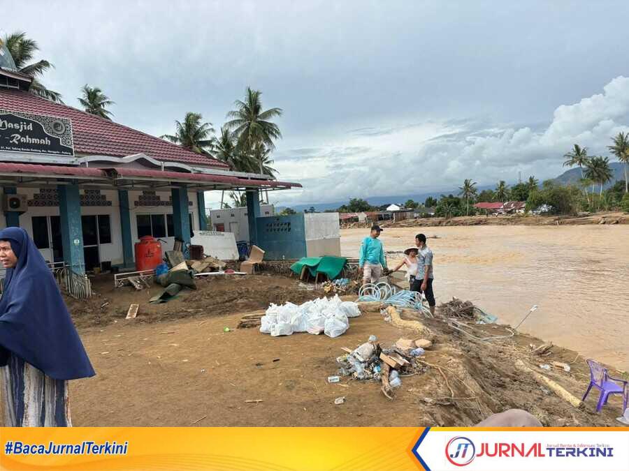 Bencana Banjir Bandang melanda sebagian Wilayah Kota Padang. (Foto Kominfo Padang).