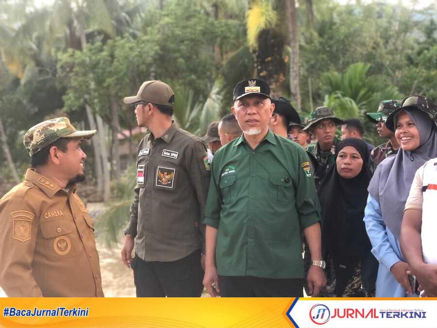 result_IMG-20251203-WA0009 Gubernur Sumbar, Mahyeldi Ansharullah saat mengucapkan Junjung Sirih Kab Solok.(Foto Adpim Sumbar).