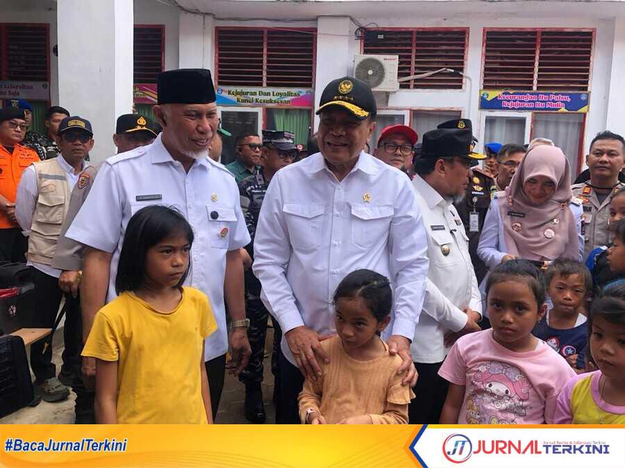 result_IMG-20251203-WA0104 Menko Polhukam saat meninjau Posko Tanggap Darurat SDN 02 Kec Pauh, Kota Padang. (Foto Adpim Sumbar).