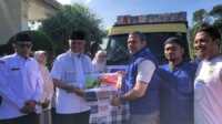 result_IMG-20251203-WA0110 Gubernur Sumbar saat menerima bantuan dari Al-Khair Foundation untuk warga Sumbar terdampak Bencana Hidrometeorologi. (Foto Adpim Sumbar).