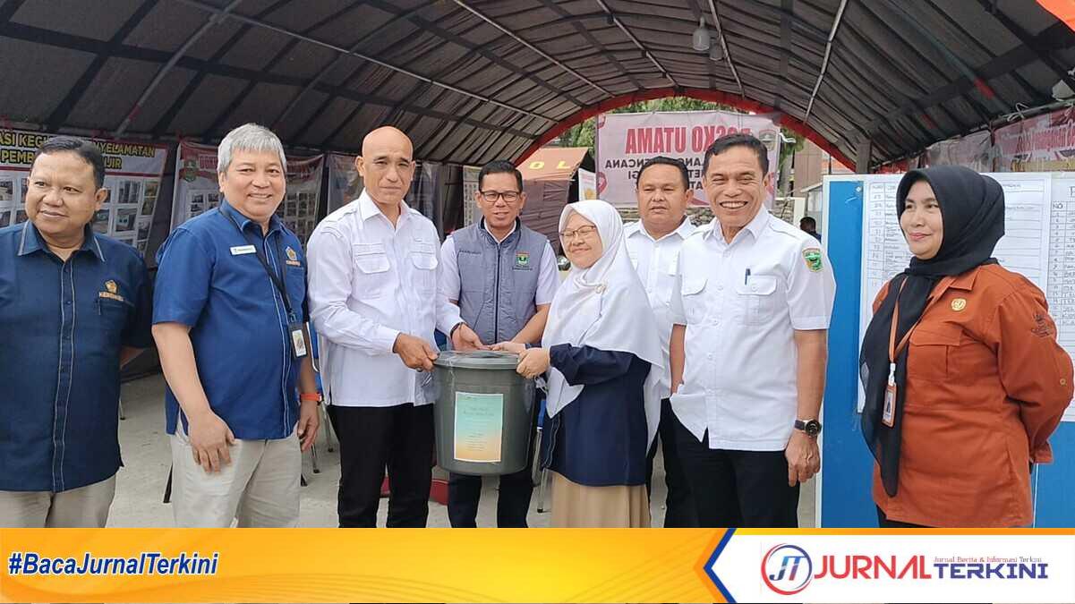 result_IMG-20251203-WA0112 Bantuan dari Kemenkeu tiba di Posko Utama. (Foto Kominfo Kab Solok).