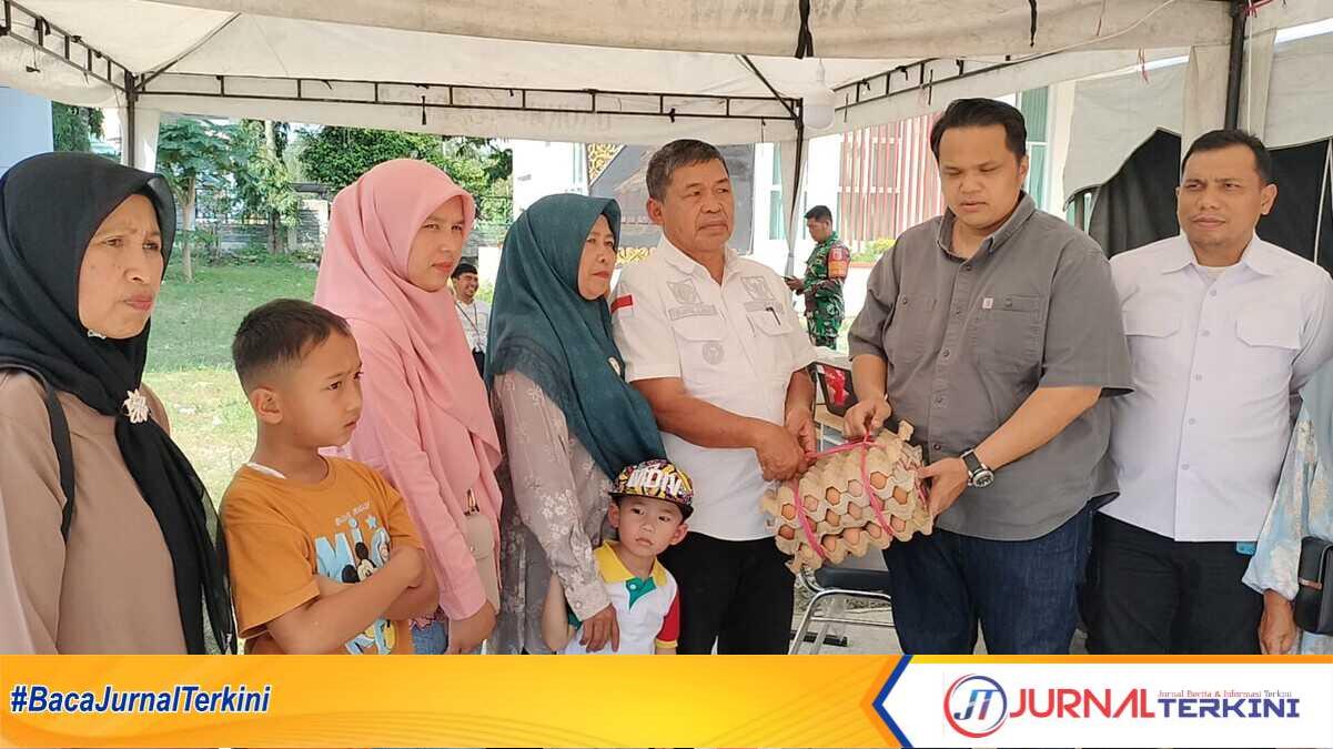 result_IMG-20251203-WA0117 Bantuan terus mengalir untuk korban terdampak bencana banjir dan longsor di Kab Solok. (Foto Kominfo Kab Solok).