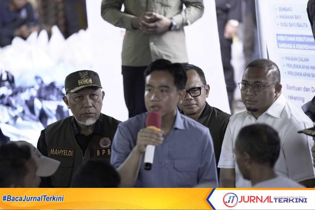 result_IMG-20251204-WA0036(1) Wapres Gibran saat meninjau korban bencana di Agam, Sumbar. (Foto Adpim Sumbar).