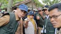 result_IMG-20251207-WA0008 Bupati Solok bersama jajarannya saat meninjau lokasi banjir dan longsor di Nagari Koto Hilalang. (Foto Kominfo Kab Solok).