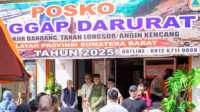 result_IMG-20251212-WA0019 Gubernur Sumbar di Posko tanggap darurat bencana Sumbar. (Foto Adpim Sumbar).