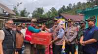 Gubernur Sumbar saat meninjau langsung lokasi terdampak banjir bandang dan longsor di Nagari Pagadih, Kab Agam. (Foto Adpim Sumbar).