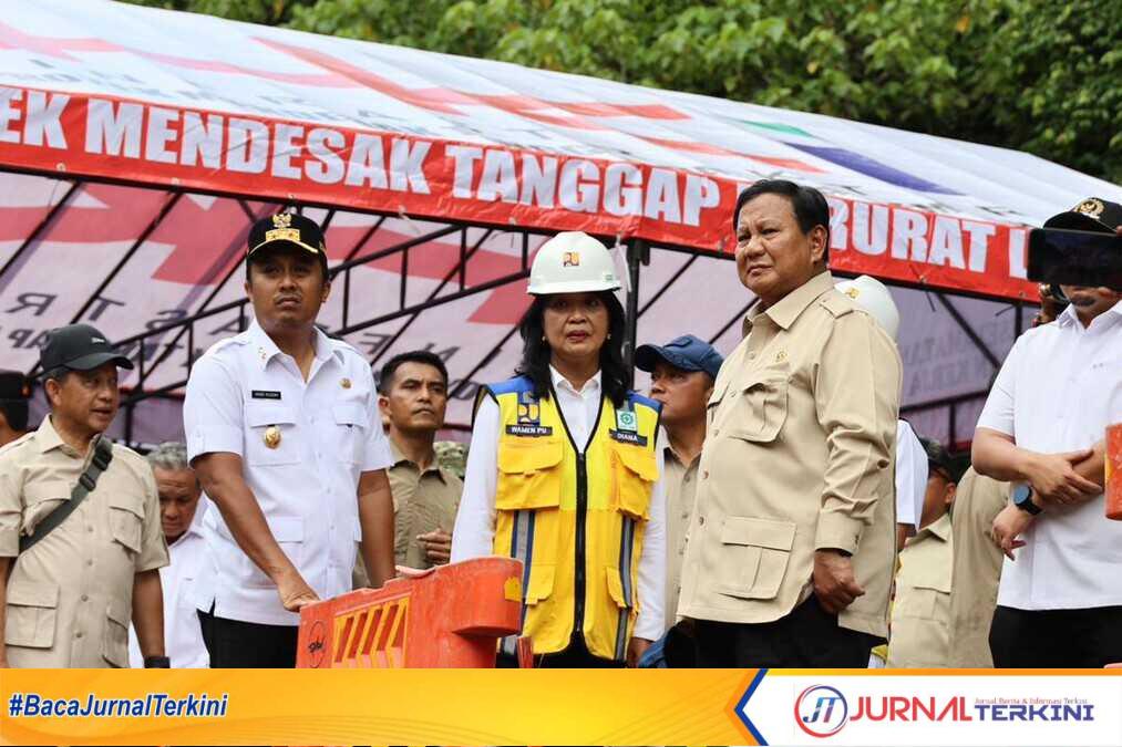Presiden Prabowo Subianto beberapa waktu lalu saat mengunjungi jalan Nasional lembah anai. (Foto Adpim Sumbar).