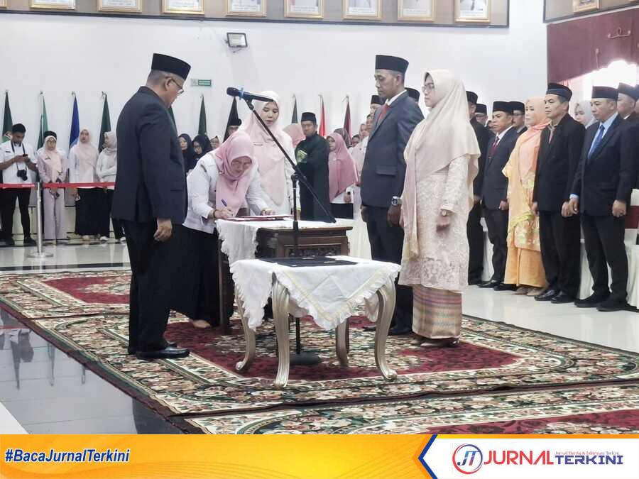 Kegiatan pelantikan 119 Pejabat Administrator dan Pengawas lingkup Pemprov Sumbar. (Foto Adpim Sumbar).