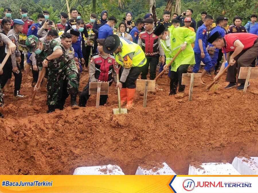 24 Jenazah korban bencana sumbar akan dimakamkan. (Foto Diona/Jurnalterkini).