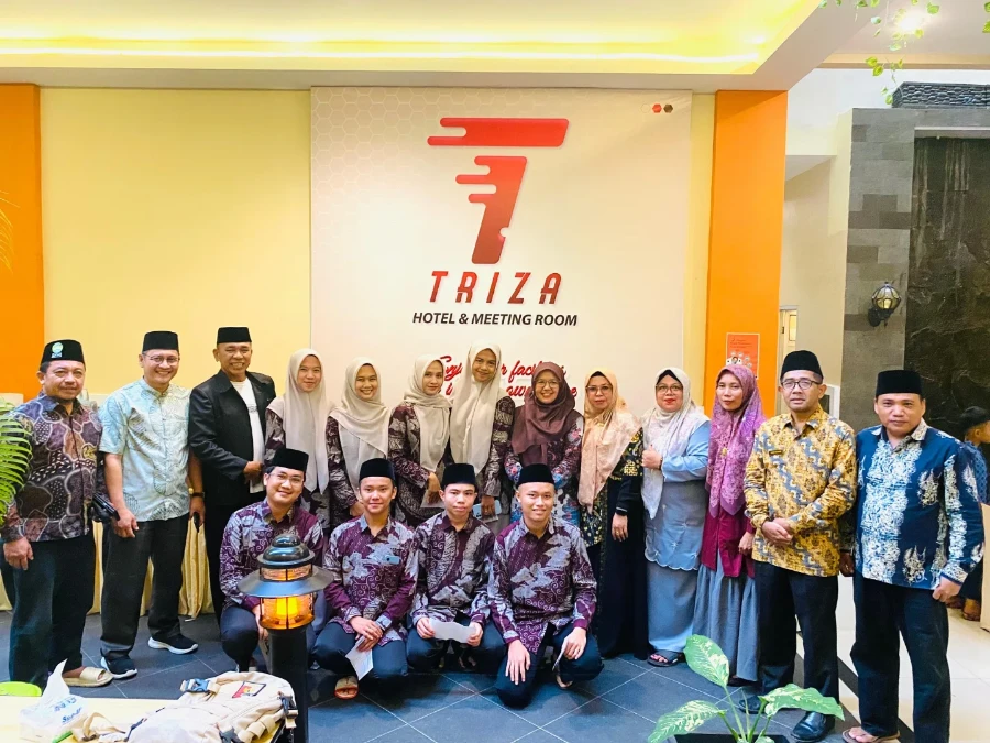 result_man2_pesisirselatan-20251212-0003 (1) Kegiatan pelepasan siswa MAN 2 Pesisir Selatan untuk mengikuti MTQN tingkat Provinsi. (Dok istimewa).