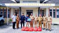 pt timah bantu korban banjir Bangka Tengah PT Timah menyalurkan ratusan paket sembako untuk masyarakat yang terdampak bencana banjir di Kabupaten Bangka Tengah. Bantuan tersebut diserahkan langsung kepada Sekretaris Daerah (Sekda) Bangka Tengah, Ahmad Syarifullah Nizam, Senin (12/1/2026). (Timah)