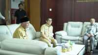 result_IMG-20260101-WA0029 Gubernur Sumbar, Mahyeldi Ansharullah saat berkoordinasi dengan BPK Sumbar terkait penanganan Bencana. (Foto Adpim Sumbar).