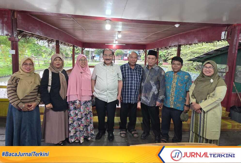 Kegiatan Kundapil Shadiq Pasadigoe di Sungai Tarab. (Foto Dion/jurnalterkini.id).