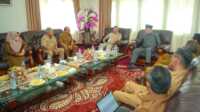 result_IMG-20260121-WA0006 Pertemuan Gubernur Sumbar, Mahyeldi Ansharullah bersama Wali Kota Bukittinggi, Ramlan Nurmantias. (Foto Adpim Sumbar).
