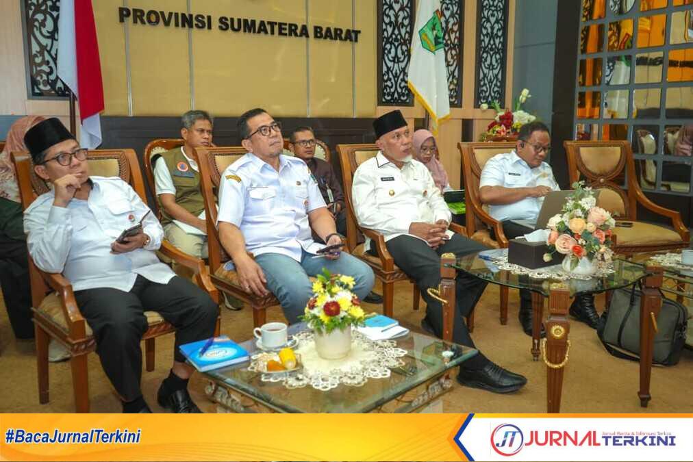 Gubernur Sumbar, Mahyeldi Ansharullah saat mengikuti Rakor percepatan pemulihan pascabencana. (Foto Adpim Sumbar).